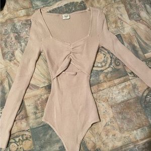 ABERCROMBIE CUT OUT KNIT BODYSUIT BEIGE